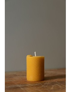 Bijenwaskaars met raat en bijen 