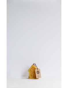 5 x 7 cm. Bijenwaskaars Kersthuisje
